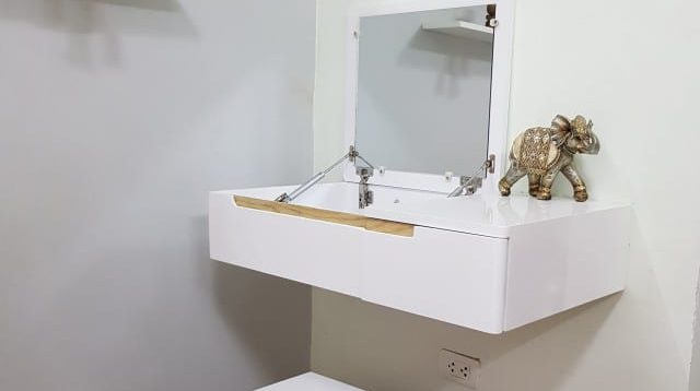 tổng hợp 50+ mẫu bàn makeup treo tường đẹp hiện đại