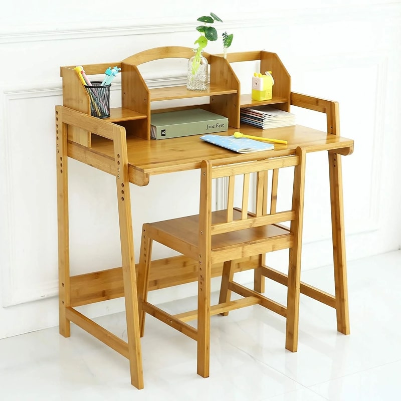 bàn học viên giản dị và đơn giản được làm bằng gỗ tự động nhiên