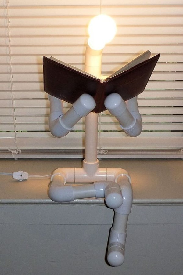 Đèn để bàn phòng ngủ hình ống nước độc lạ