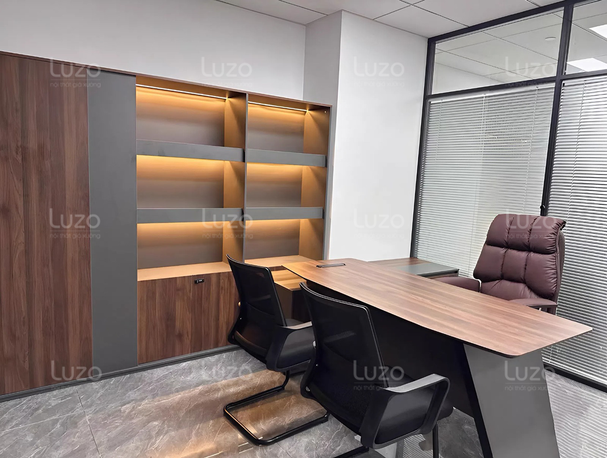 Ảnh thật chi tiết bàn làm việc lãnh đạo cao cấp bề mặt gỗ vân đẹp