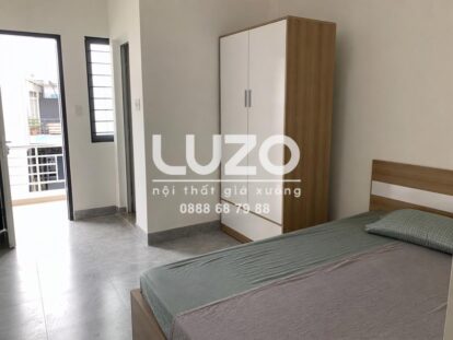 Tủ quần áo bố trí gọn trong phòng trọ nhỏ